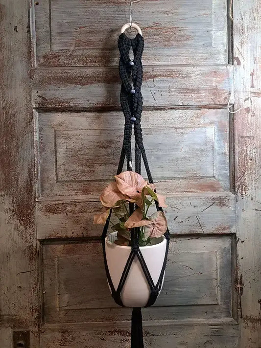 Scalloped Macrame Hanger With Agate Stone Beads: White & Green
