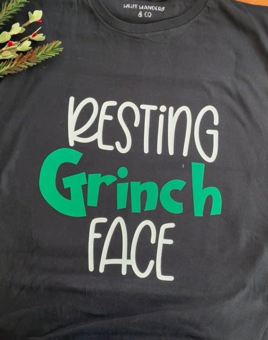 Camiseta con cara de Grinch en reposo