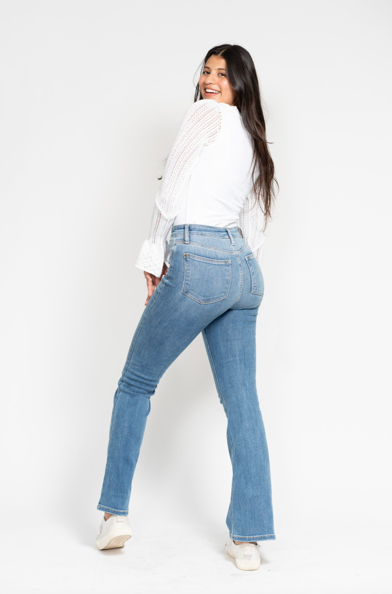 JUDY BLUE - High Waisted -  Classic  - Contrast Wash Bootcut